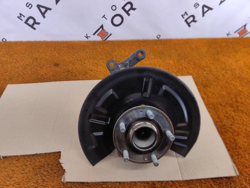 Кулак поворотный