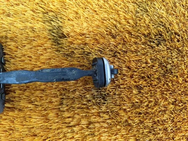 Ограничитель двери