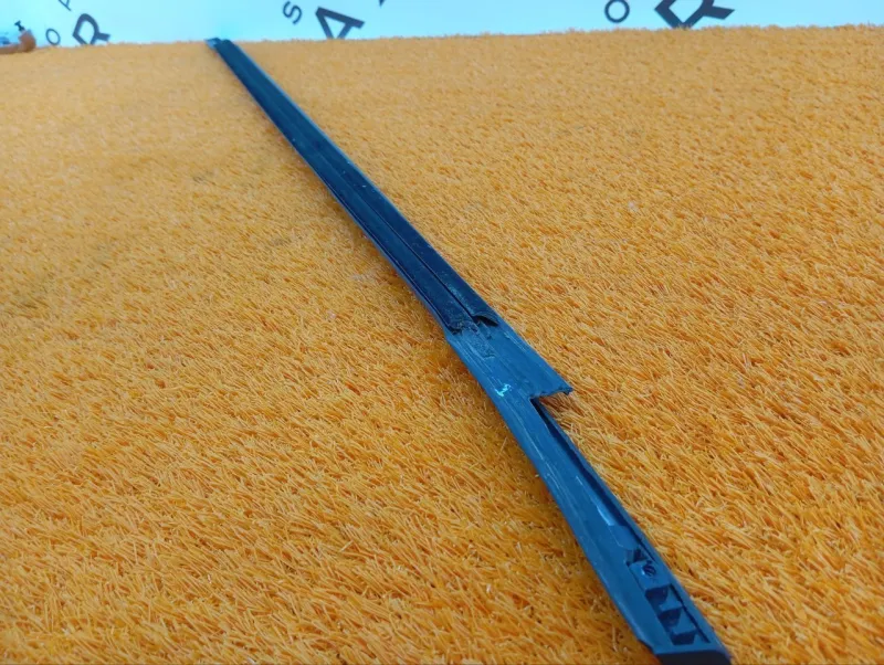 Молдинг стекла