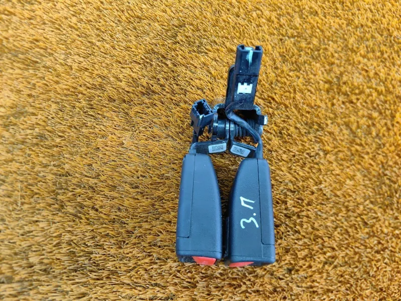 Ответная часть ремня безопасности