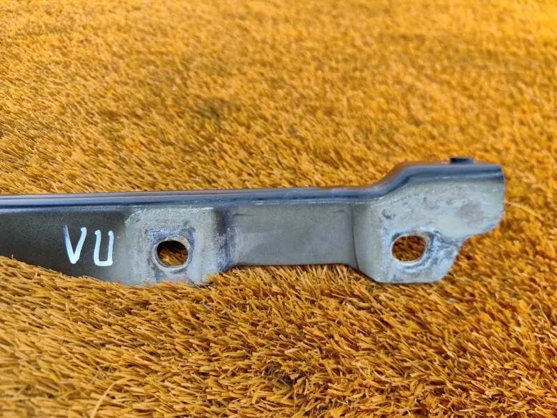 Петля капота