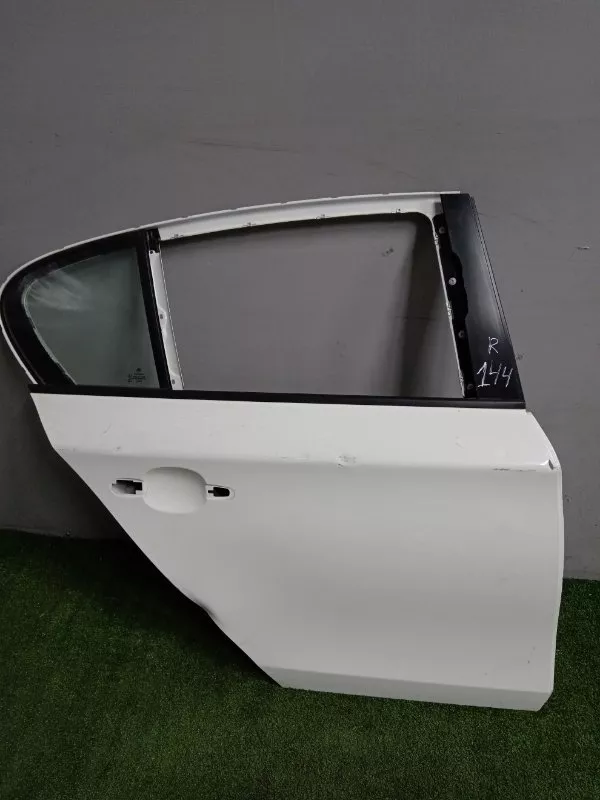 Дверь BMW 1-Series 2005 41527191018 E87, задняя правая