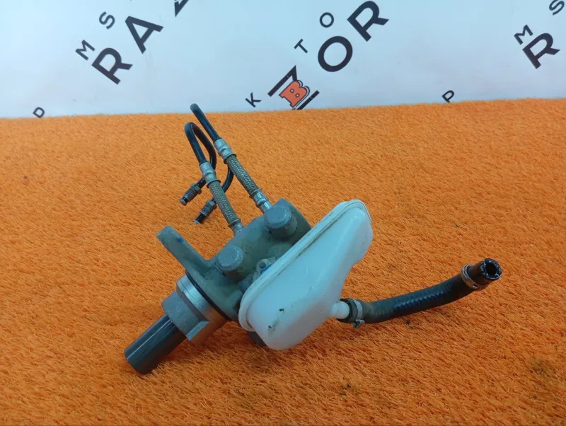 Главный тормозной цилиндр