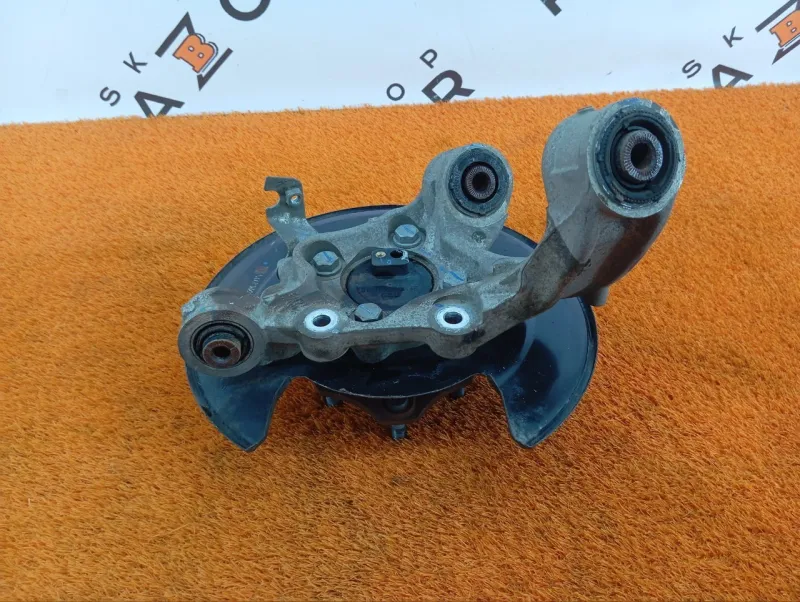 Кулак поворотный