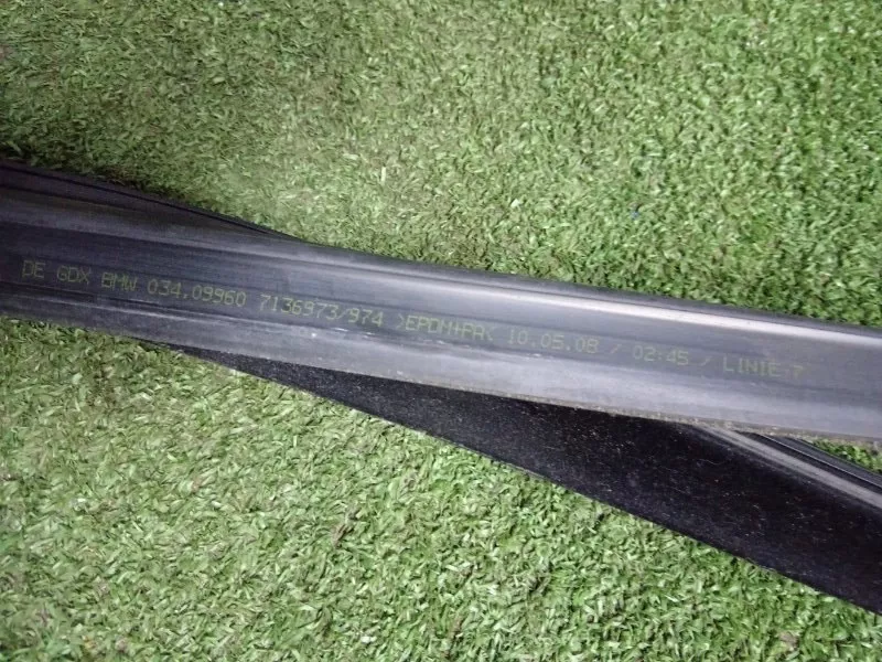 Уплотнитель стекла двери