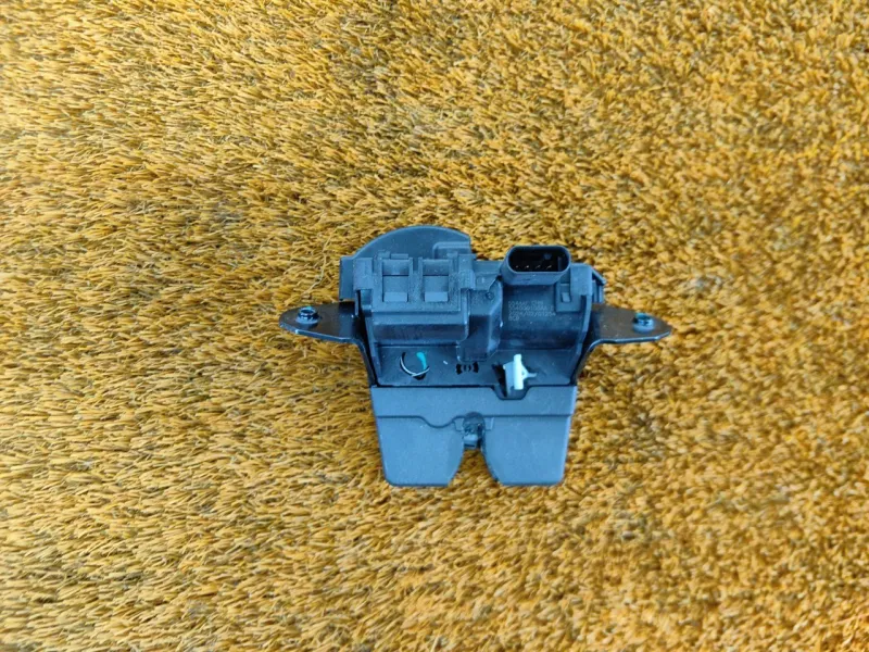 Замок багажника