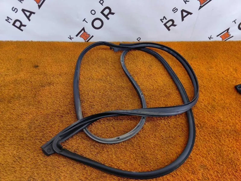 Уплотнитель двери