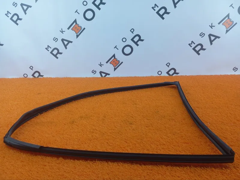 Уплотнитель стекла двери