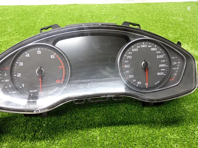 Панель приборов