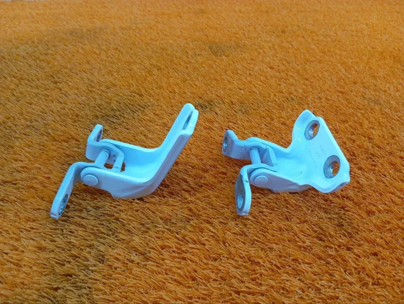 Петля двери