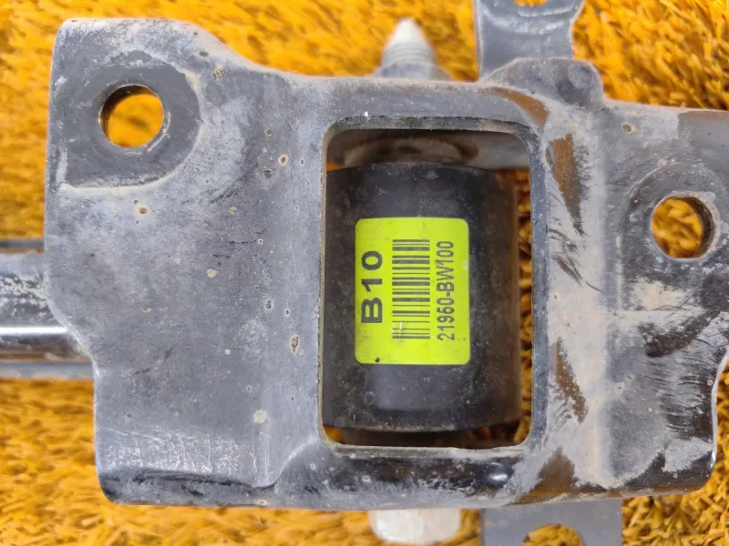 Подушка двигателя