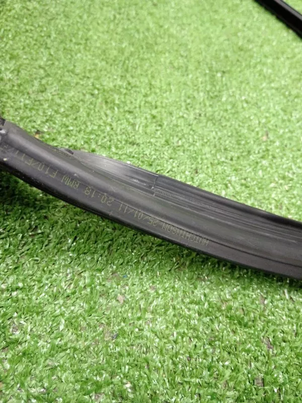 Уплотнитель стекла двери