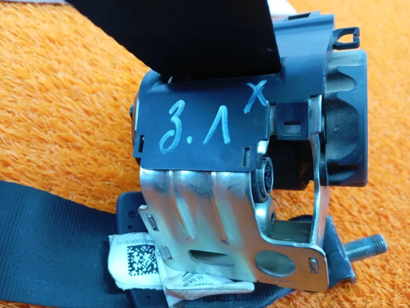 Ремень безопасности