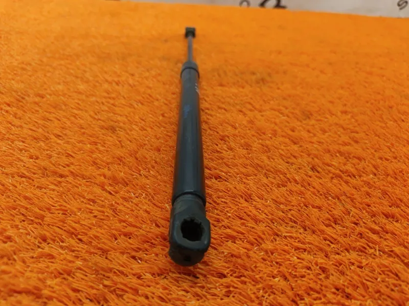 Амортизатор капота