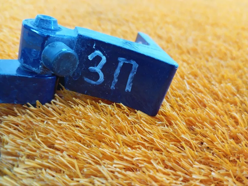 Петля двери