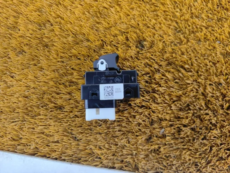 Кнопка стеклоподъемника