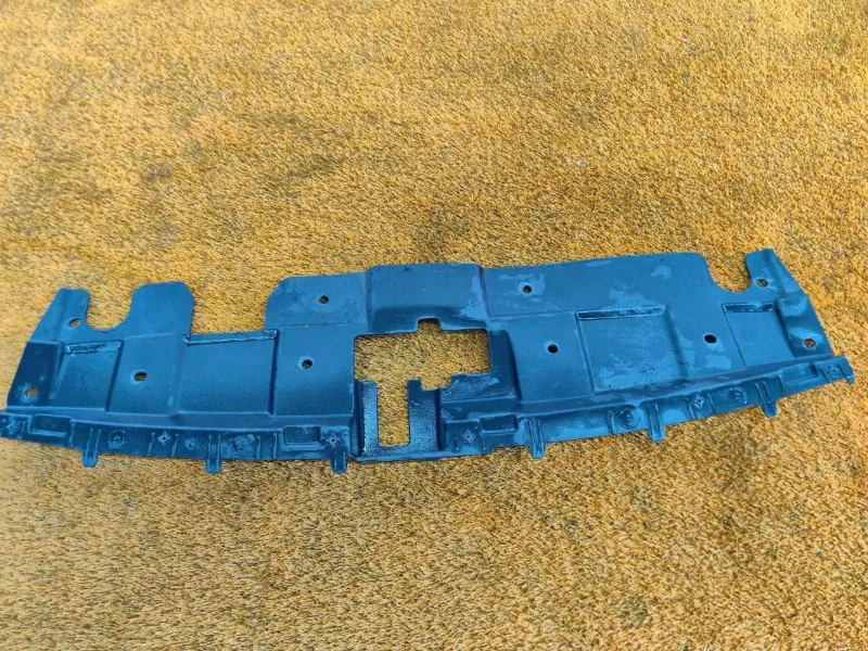 Накладка замка капота