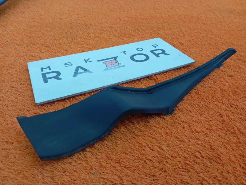 Накладка петли капота