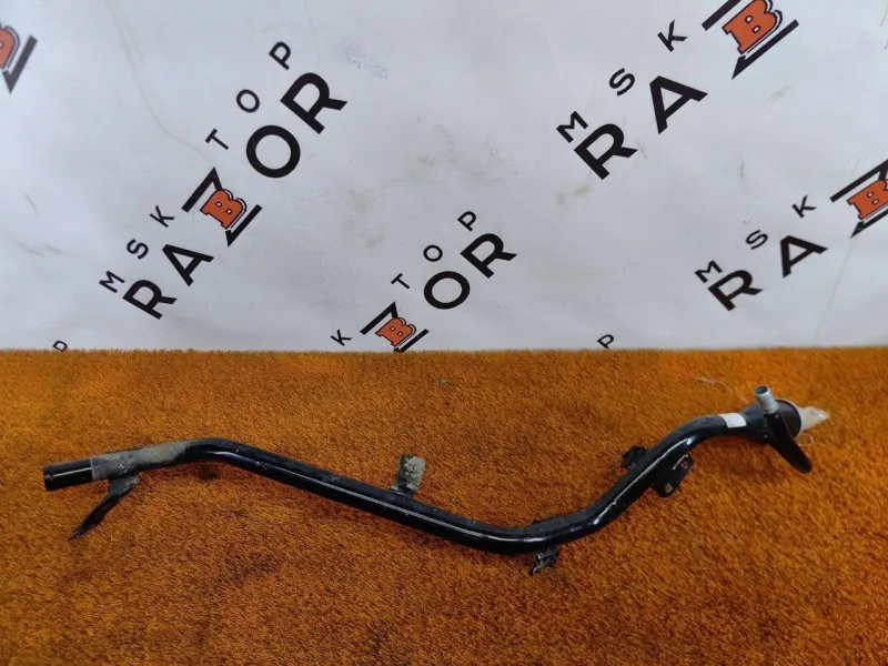 Горловина топливного бака