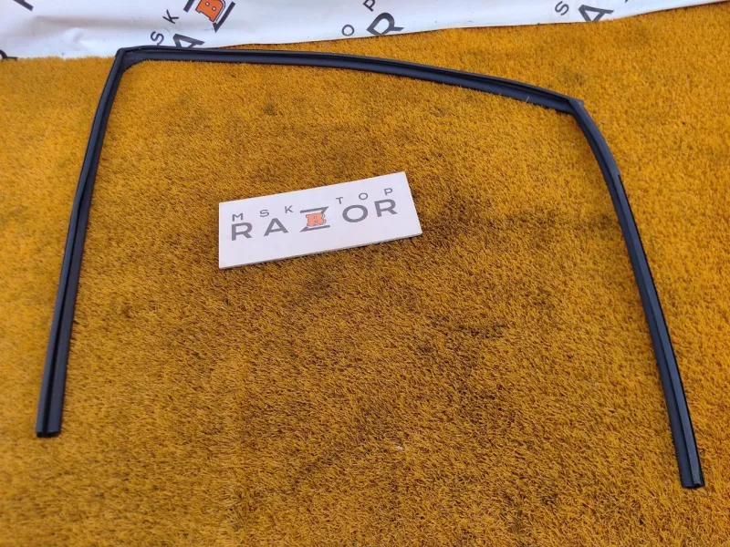 Уплотнитель стекла двери