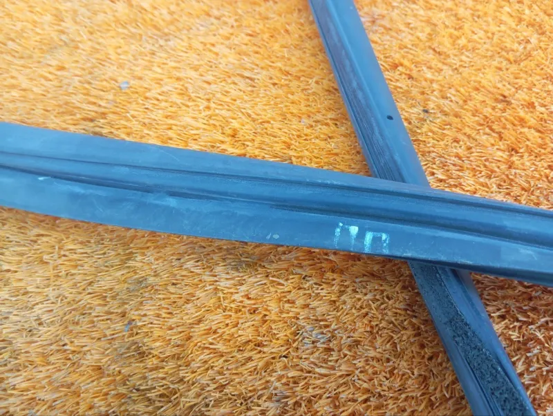 Уплотнитель двери