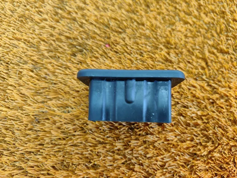 Заглушка буксировочного крюка