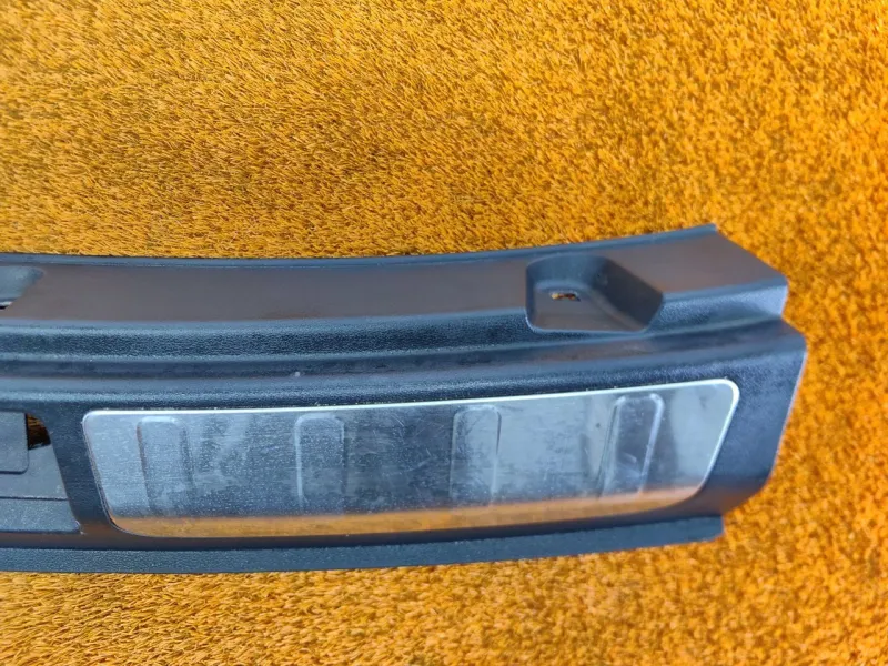 Накладка замка багажника