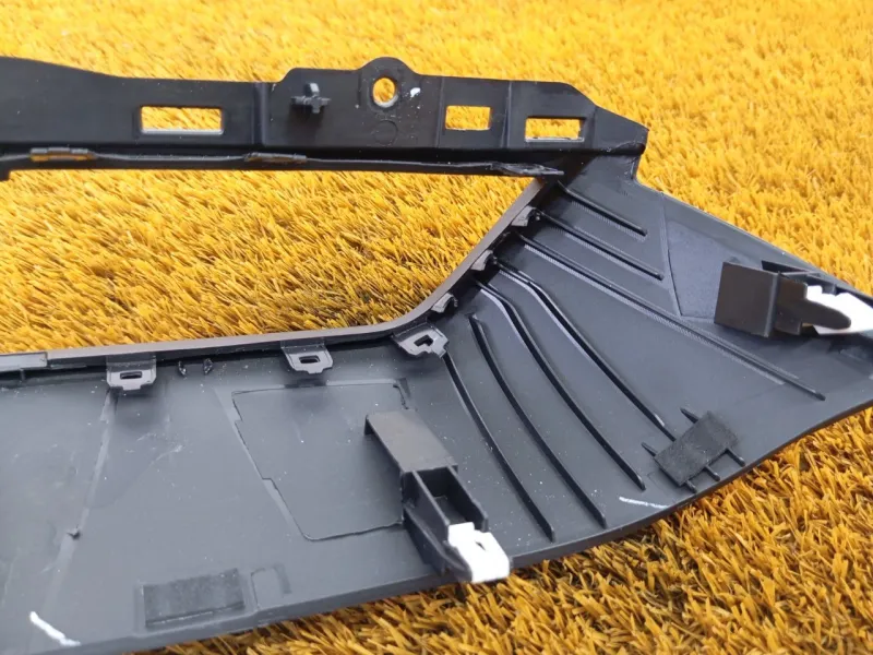 Декоративная накладка торпедо под дефлектор