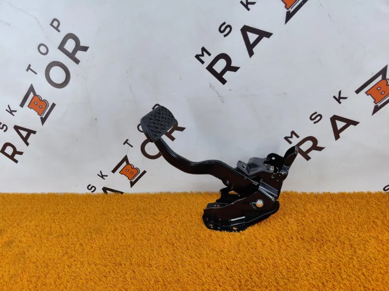 Педаль тормоза