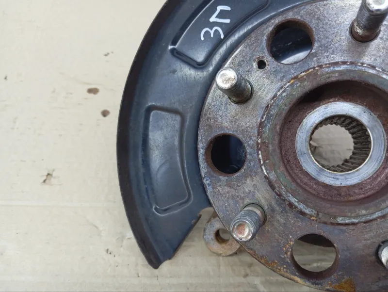 Кулак поворотный