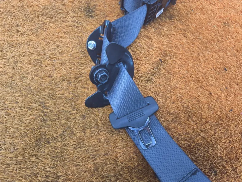 Ремень безопасности