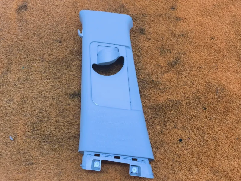 Обшивка центральной стойки