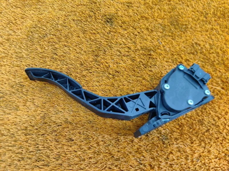 Педаль газа