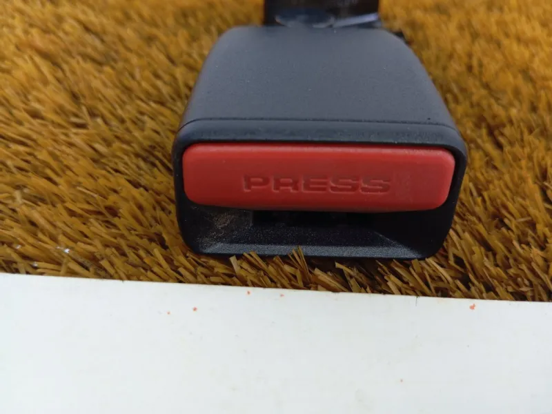 Ответная часть ремня безопасности