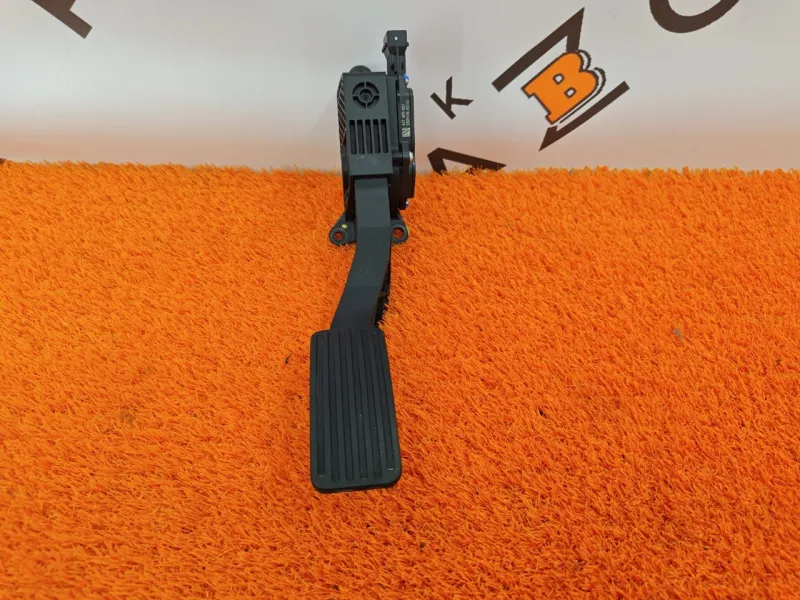 Педаль газа