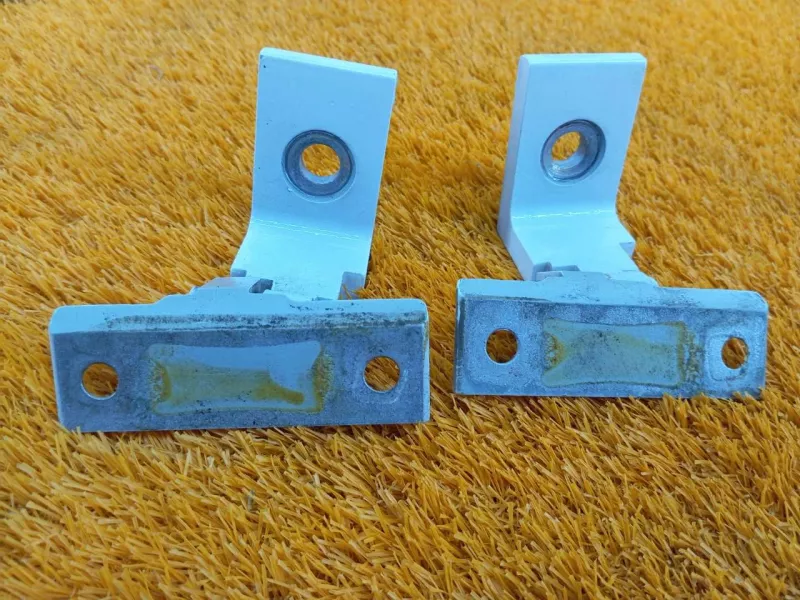 Петля двери