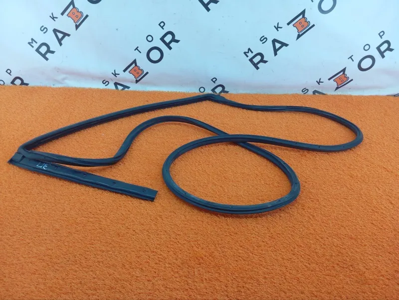 Уплотнитель двери