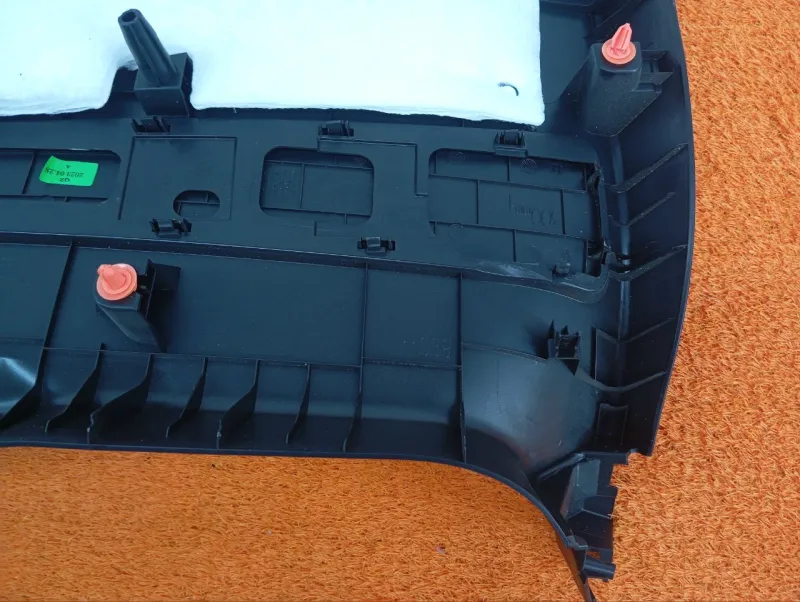 Обшивка крышки багажника