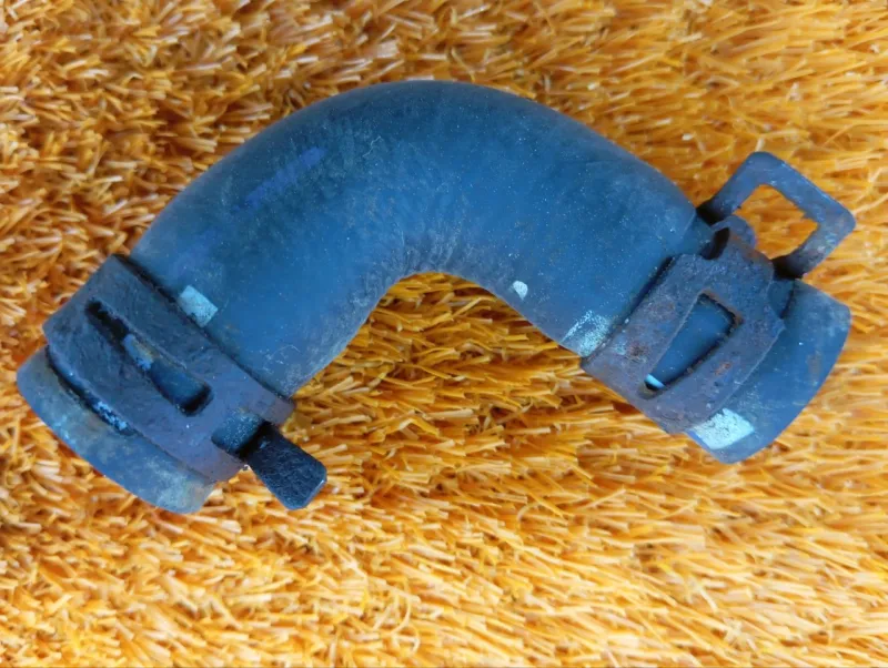 Патрубок радиатора