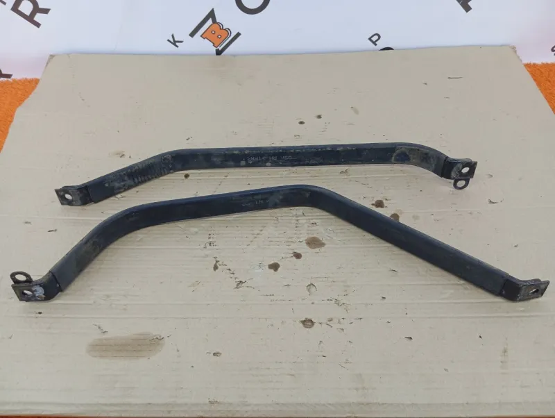 Крепление топливного бака