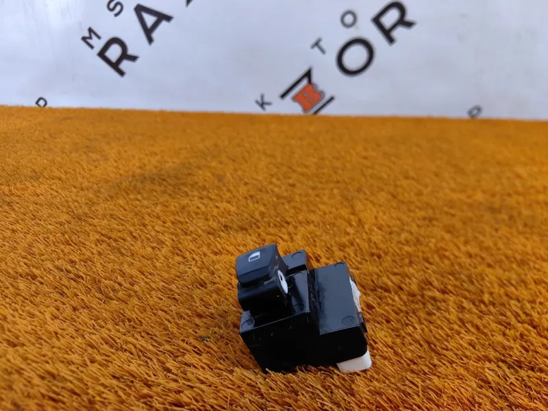 Кнопка стеклоподъемника