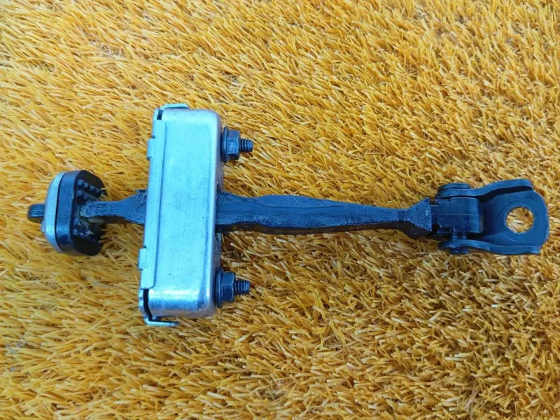 Ограничитель двери