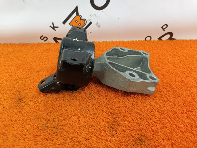 Опора двигателя