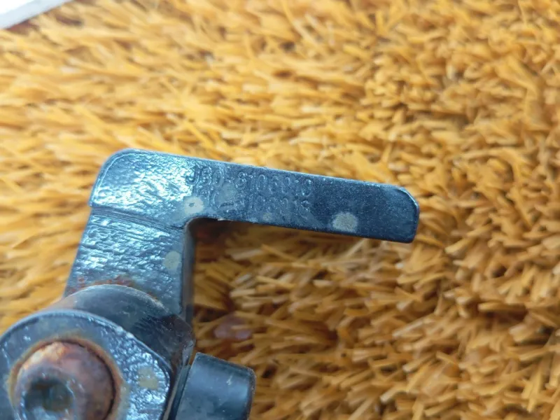 Петля двери