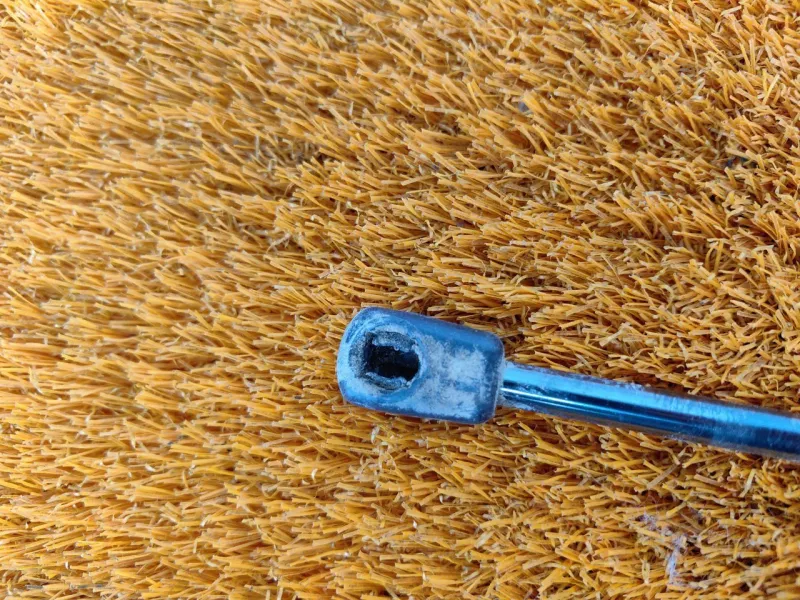 Амортизатор крышки багажника