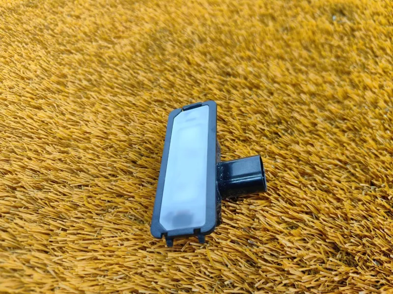 Плафон подсветки бардачка