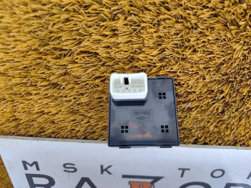 Кнопка стеклоподъемника