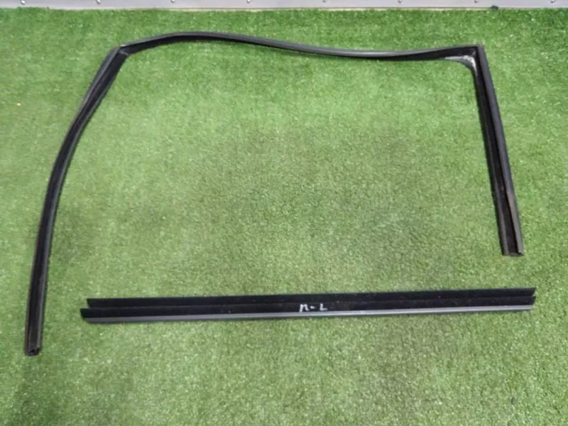 Уплотнитель стекла двери