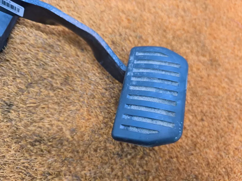 Педаль тормоза