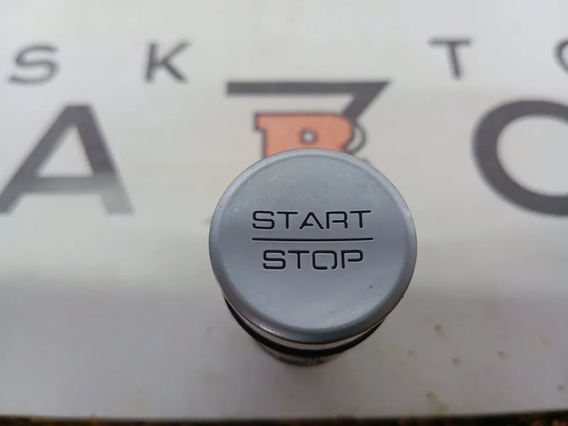 Кнопка запуска двигателя